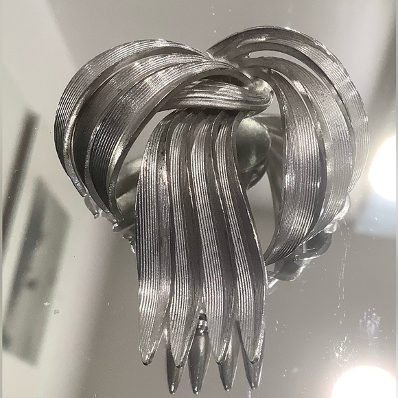 Silver Swirl Brooch - Picture 2 of 6